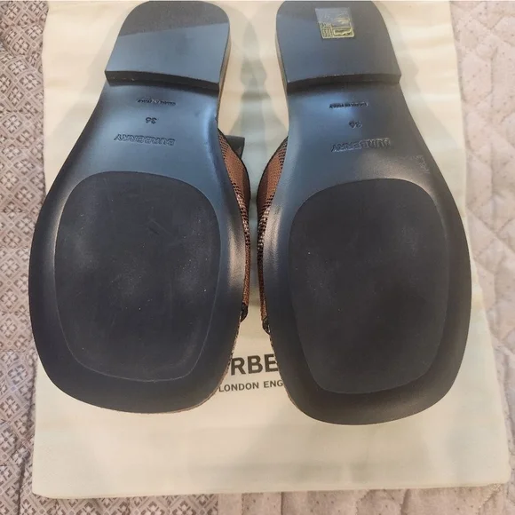 New With Box Burberry Wilma Sandals - Picture 6 of 9